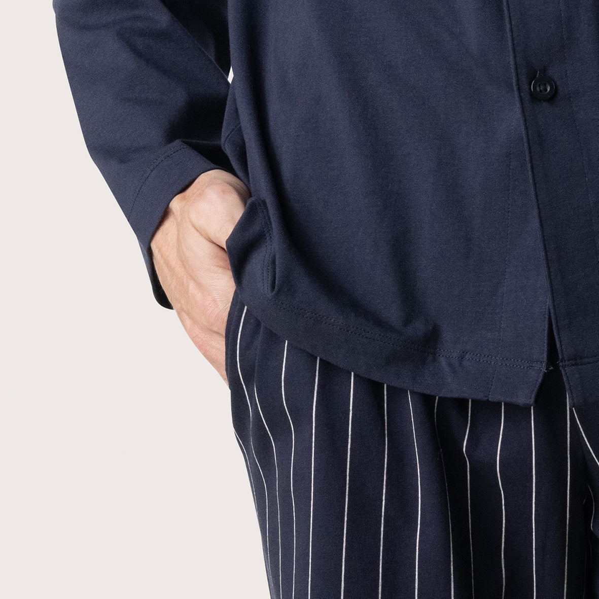 s/files/1/0779/5290/9647/files/0LU22_1527_S9.jpg?v=1767110871